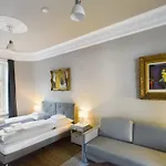 Art Apartments